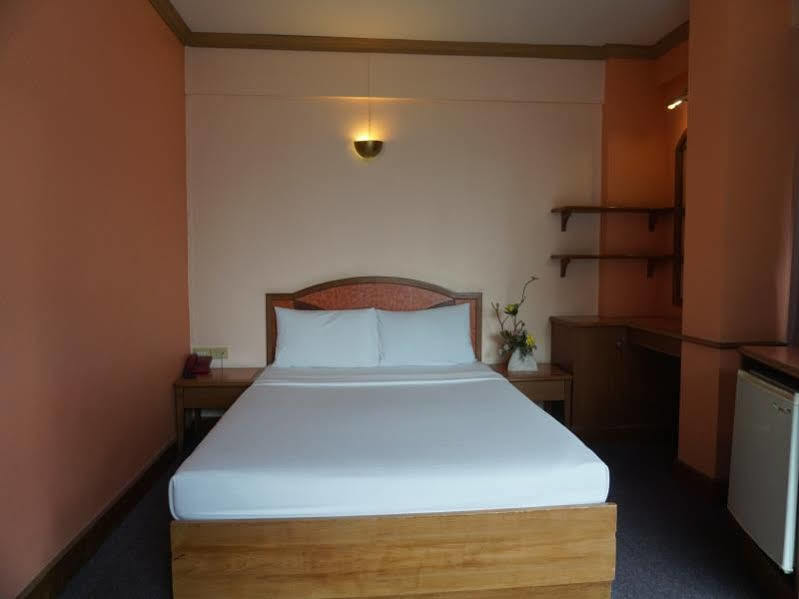 Tanaphat Hatyai Hotel Hat Yai Extérieur photo